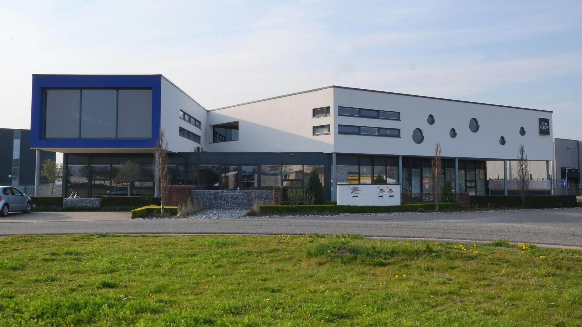 Bedrijfshal, kantoren en showrooms in Lichtenvoorde